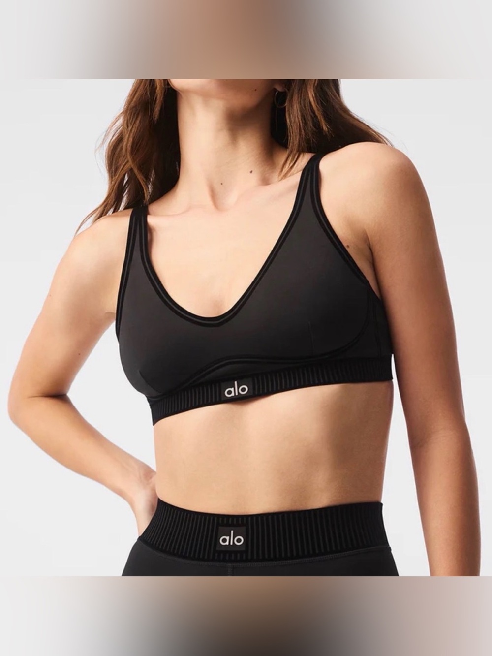 ALO Yoga Airlift Line Up Bra in Black